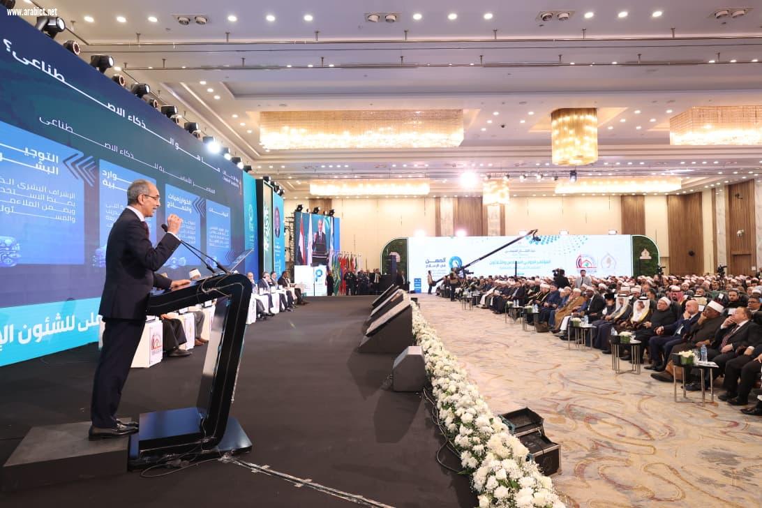  وزير الاتصالات: التوجيه البشرى هو العنصر الأهم فى منظومة الذكاء الاصطناعى